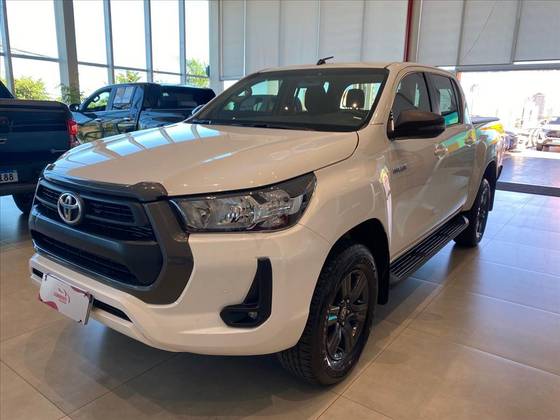 TOYOTA HILUX 2.8 D-4D TURBO DIESEL CD SR 4X4 AUTOMÁTICO